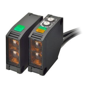 E3JK-TR12 2M, Lichtschranke, quadratisches Gehäuse, rote LED, Durchgangsstrahl, 5 m, AC/DC, Relais, L-ON/D-ON wählbar, 2 m Kabel